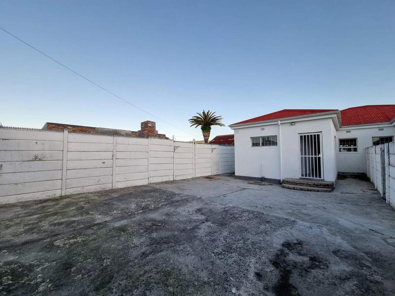 To Let 2 Bedroom Property for Rent in Athlone Western Cape